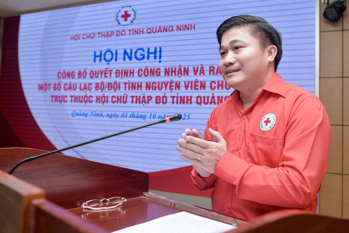 Chủ tịch Hội Chữ thập đỏ tỉnh Quảng Ninh Lý Văn Thành phát biểu tại hội nghị. Ảnh: Ngọc Anh