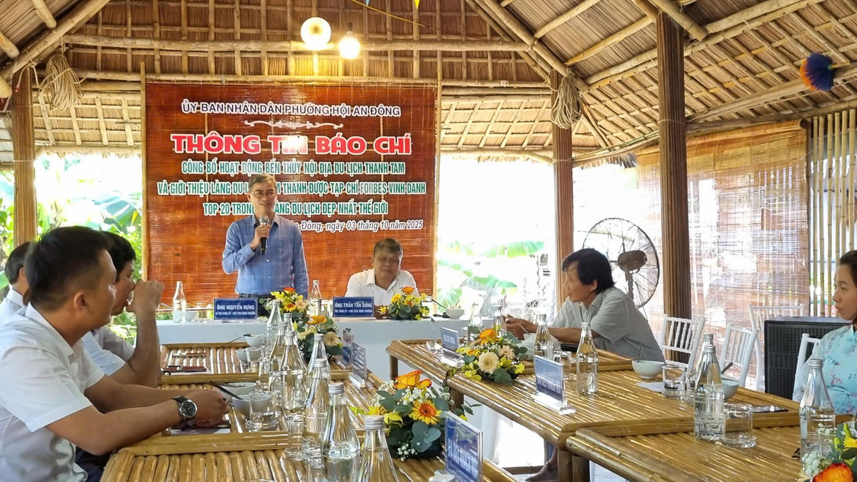 Quang cảnh buổi gặp gỡ, thông tin báo chí. Ảnh: CV.