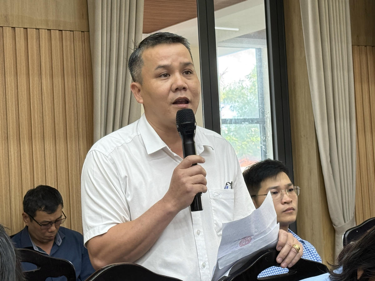 Cử tri Nguyễn Thanh Đào kiến nghị về bãi rác Khánh Sơn. Ảnh: Nguyễn Tú.