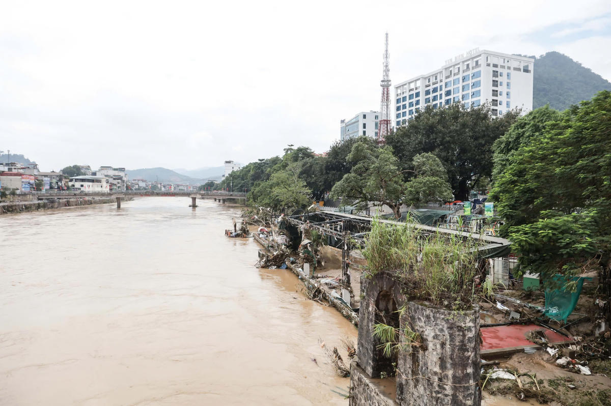 Khung cảnh hoang tàn sau lũ ngày 3/10 tại phường Hà Giang, tỉnh Tuyên Quang. Ảnh: Vũ Mừng.