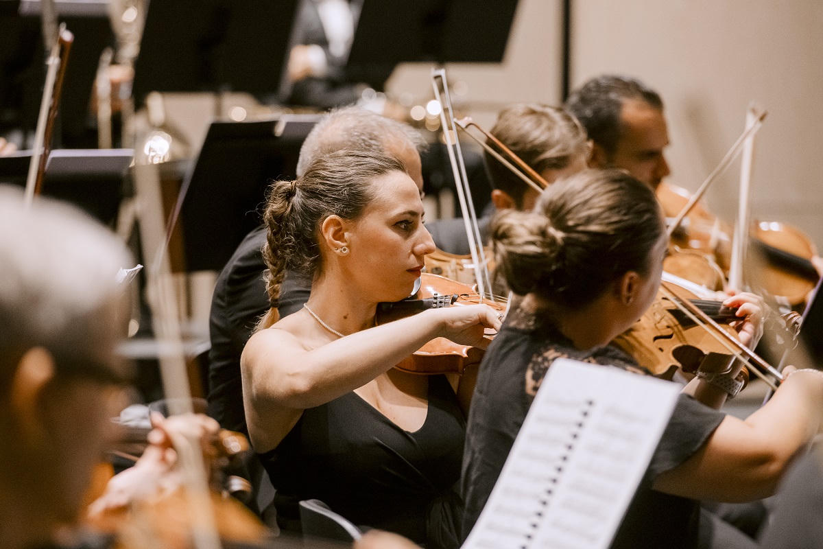 Hai đêm diễn của Italia Mistero đã khắc họa một bức tranh âm nhạc và văn hóa Ý sống động ngay giữa lòng Hà Nội, nơi công chúng tìm thấy sự đồng điệu trong những giai điệu bất hủ, cảm nhận được nhịp đập chung của tình hữu nghị Việt Nam - Italia, sự đắm say và khát vọng truyền tải vẻ đẹp của âm nhạc đến với công chúng toàn nhân loại của nghệ sĩ Nhà hát Teatro Massimo.