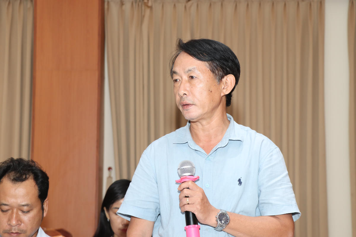 Các lãnh đạo sở,
ban, ngành thành phố dự cuộc họp nêu ý kiến về công tác vận động, hỗ trợ đồng
bào bị ảnh hưởng bởi thiên tai. Ảnh: A.H.