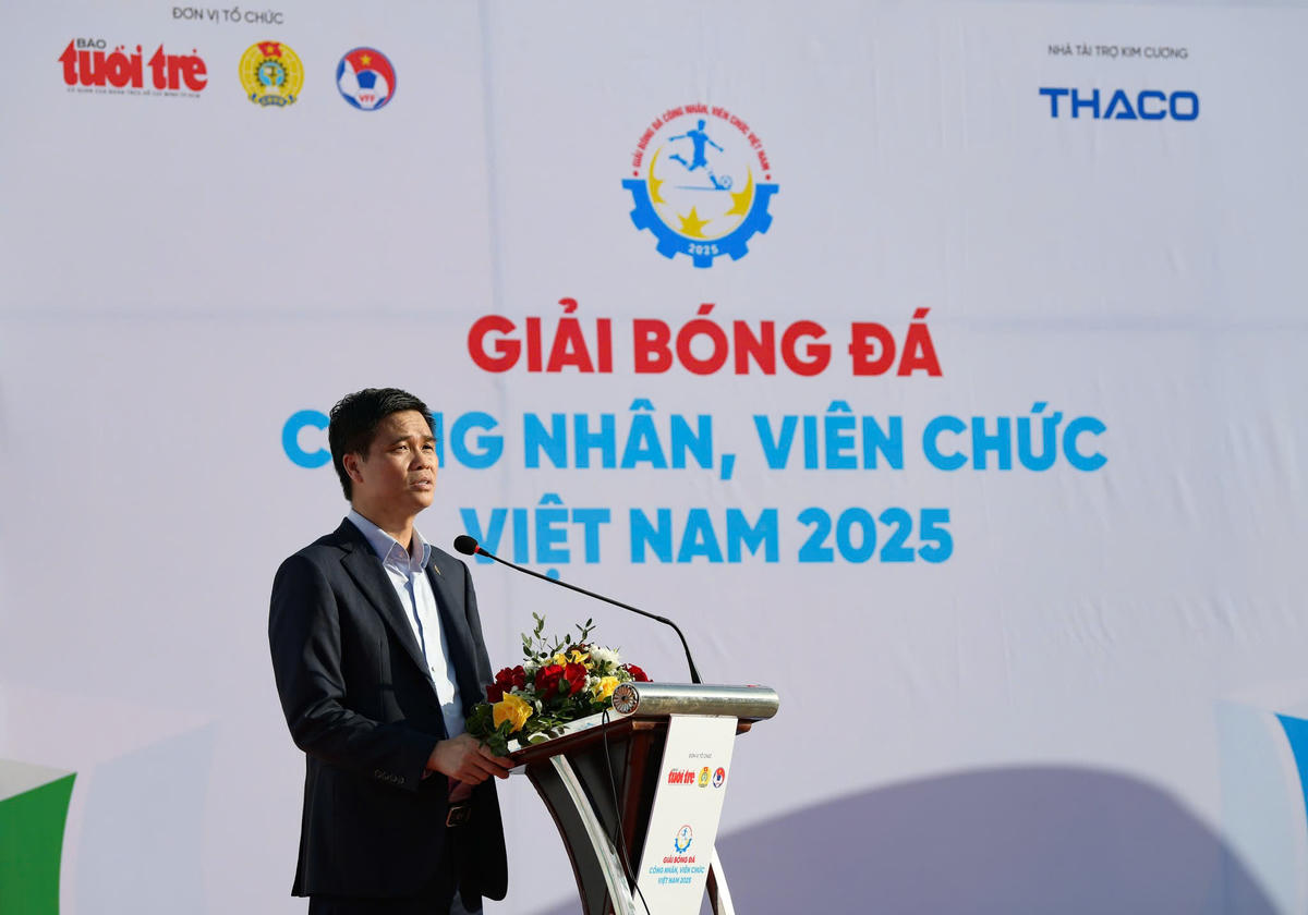 Ông Ngọ Duy Hiểu, Phó Chủ tịch Tổng Liên đoàn Lao động Việt Nam, Trưởng Ban Chỉ đạo giải phát biểu khai mạc giải đấu. Ảnh: N.T