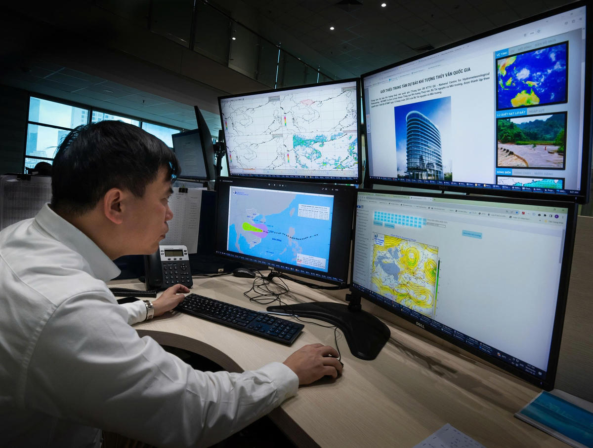 Công nghệ tiên tiến siêu máy tính được ứng dụng tại Trung tâm dự báo KTTV. Ảnh: Hoài Linh