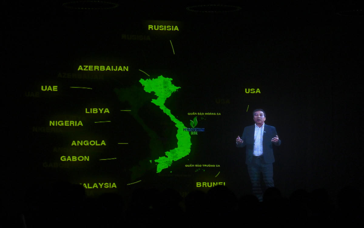 Phiên bản AI của Tổng Giám đốc BSR Nguyễn Việt Thắng trình bày về tình hình hoạt động và định hướng phát triển xanh, bền vững của BSR trong tương lai.