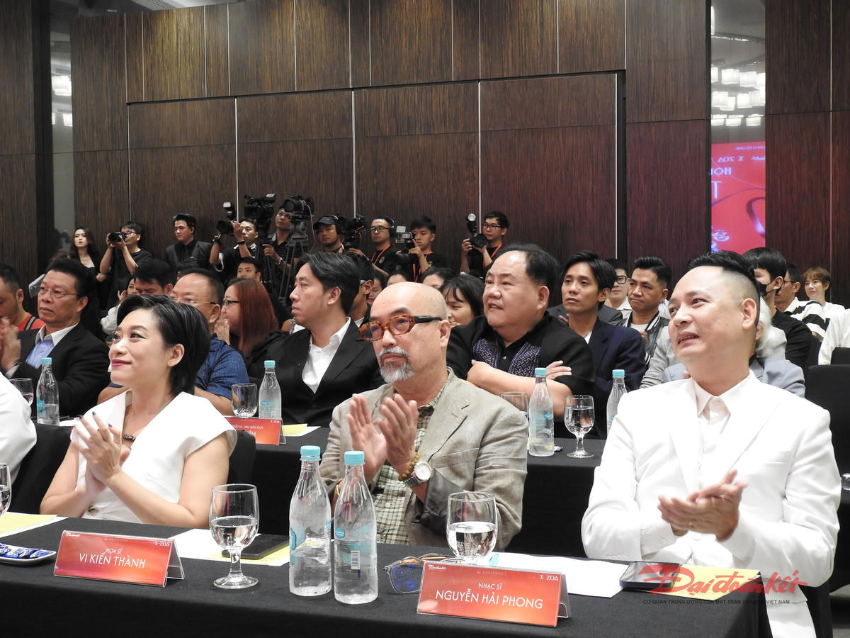 Hội đồng Ban Giám khảo của Giải thưởng Tinh hoa Việt quy tụ nhiều người có đóng góp tiêu biểu trong lĩnh vực văn hóa, nghệ thuật, giải trí của nước nhà. Ảnh: Đoàn Xá.