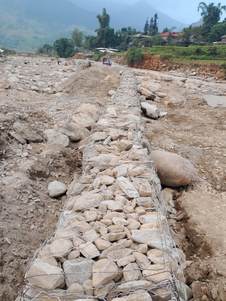 Đến chiều 4/10, hơn 100m kè đã được làm xong. Ảnh: Trọng Nghĩa.