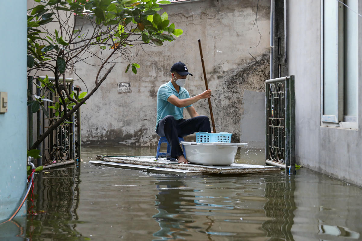 Việc đi lại của người dân cực kỳ khó khăn.