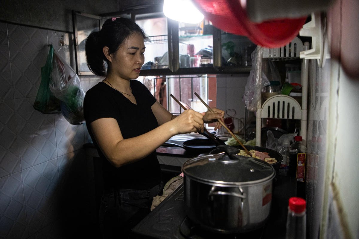 Mất điện, thiếu nước sạch là cuộc sống hiện tại của người dân làng Miêu Nha.