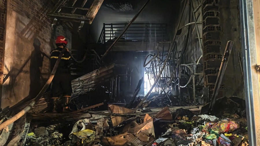 Đám cháy đã thiêu
rụi nhiều tài sản trong nhà
ở phường Pleiku. Ảnh: CV.

 