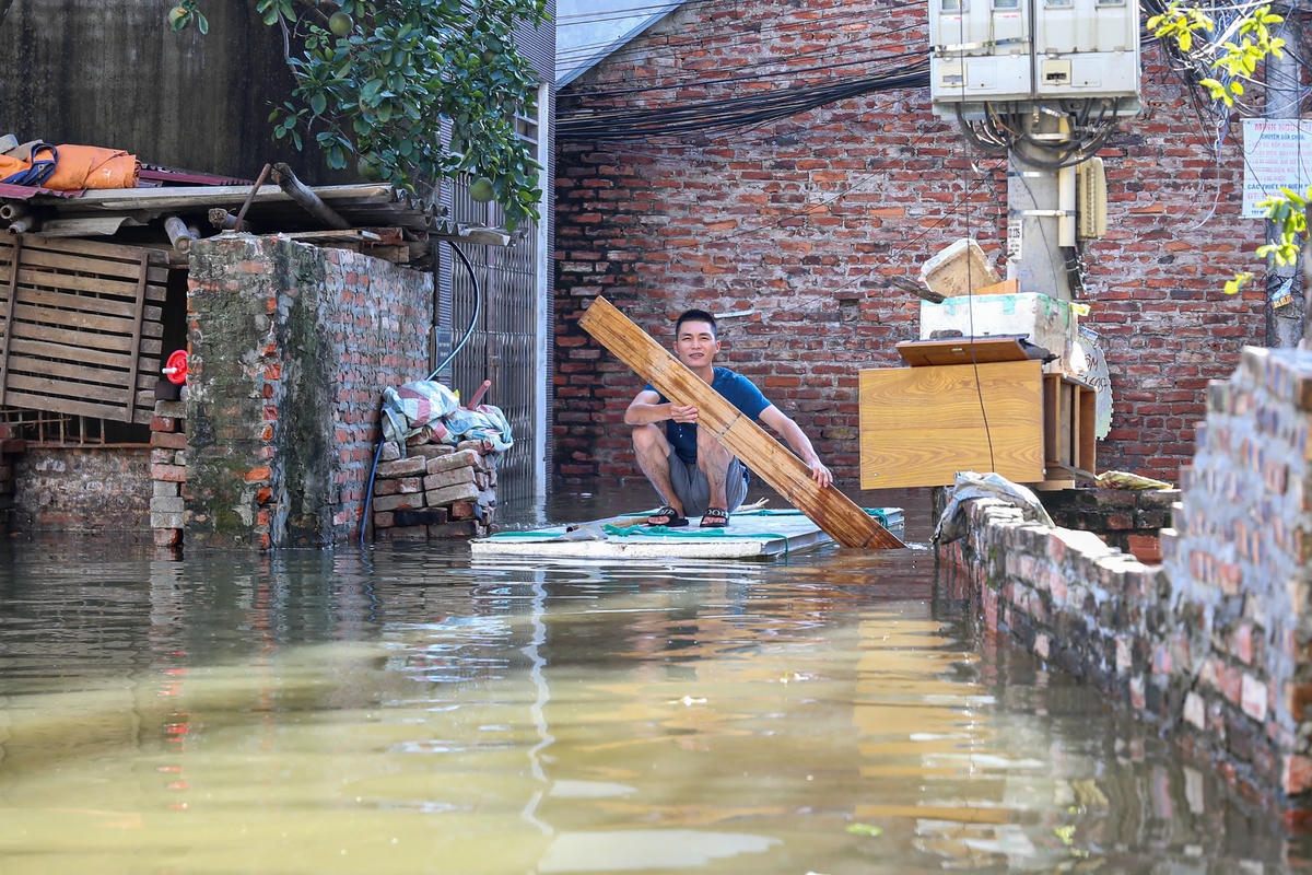 Theo ghi nhận của PV Báo Đại đoàn kết, năm ngày sau mưa lớn, do ảnh hưởng bởi bão số 10 (Bualoi), các ngõ 6/153, 6/177, 6/59 Miêu Nha (phường Xuân Phương, Hà Nội) vẫn ngập sâu. Hiện cuộc sống của người dân bị đảo lộn do mất điện và thiếu nước sạch.