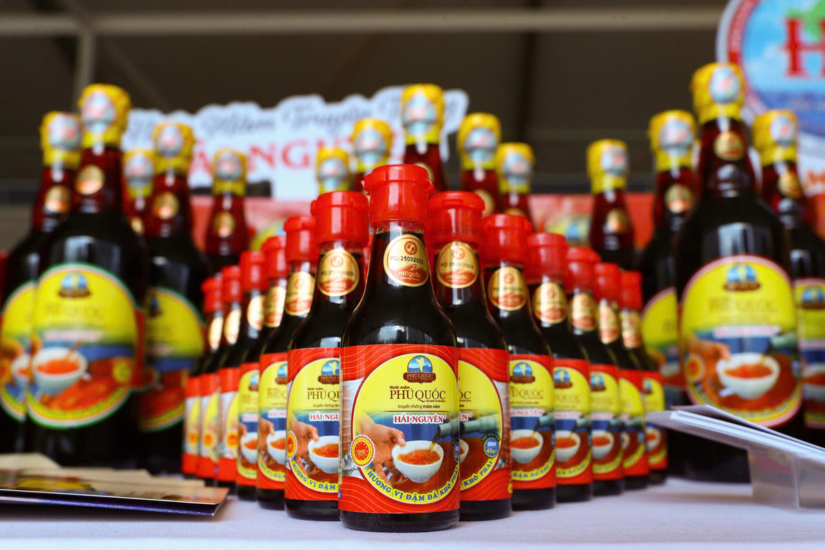 Các sản phậm đặc trưng của nước mắm Hải Nguyên. Ảnh: Hoàng Dương