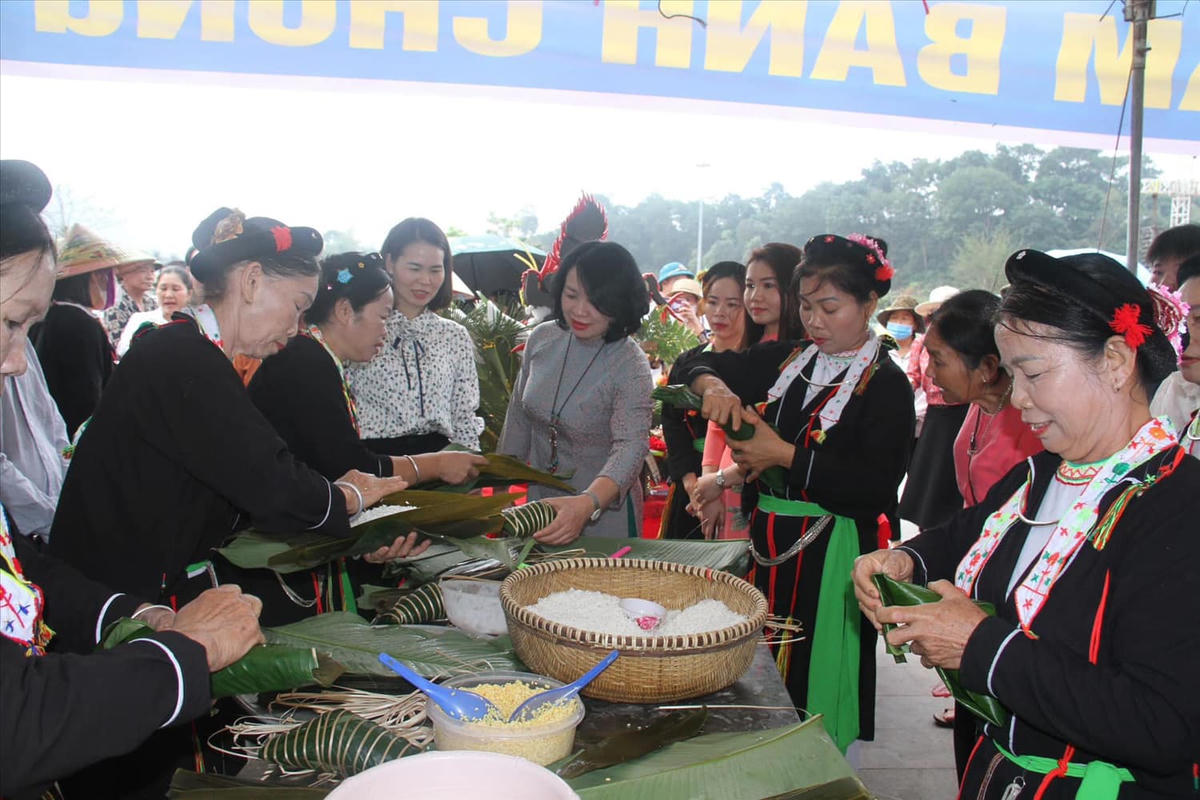 Mặt trận và các tổ chức thành viên đã phối hợp tổ chức hàng trăm hội chợ thương mại, đưa hàng sản xuất trong nước về các địa bàn nông thôn.