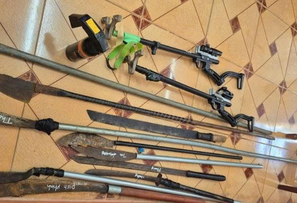 Số
hung khí các đối tượng dùng để gây rối trật tự công cộng. Ảnh: Công an cung cấp.