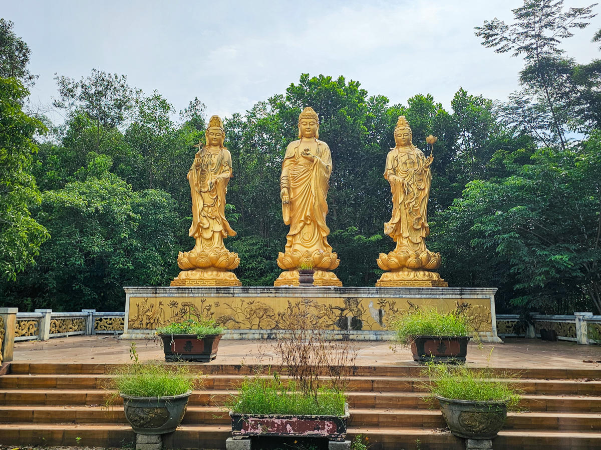 Trải qua thời gian, chùa được nhiều lần trùng tu, tôn tạo, giữ gìn nét cổ kính và giá trị văn hóa - tâm linh của vùng đất miền tây xứ Thanh. Ảnh: Đình Minh