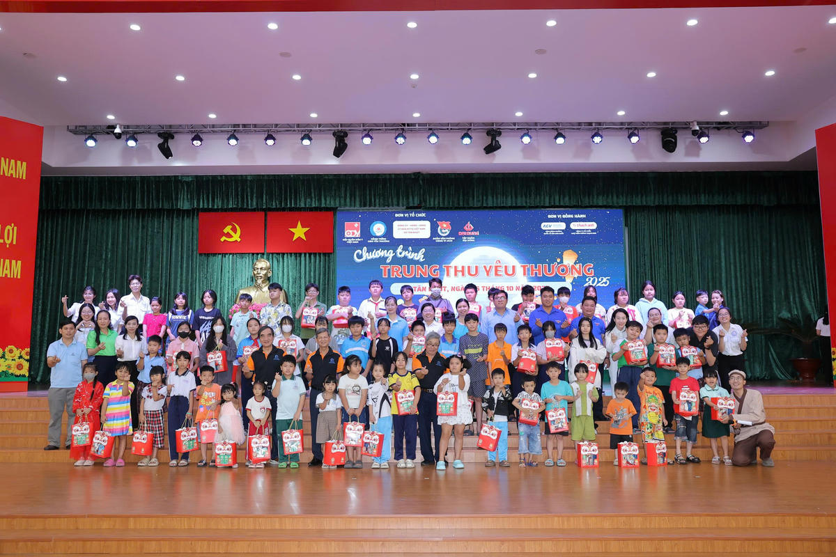 Chương trình Trung thu yêu thương của Quỹ Hành trình Gieo yêu thương hướng đến những trẻ em chịu nhiều thiệt thòi trong cuộc sống. Ảnh: H.L