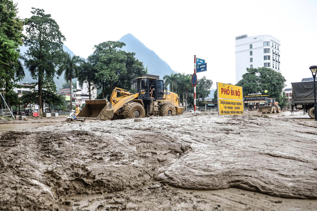 Phường Hà Giang đang tích cực dọn dẹp, tái thiết sau ảnh hưởng của hoàn lưu Bão số 10. Ảnh: Đ.S.