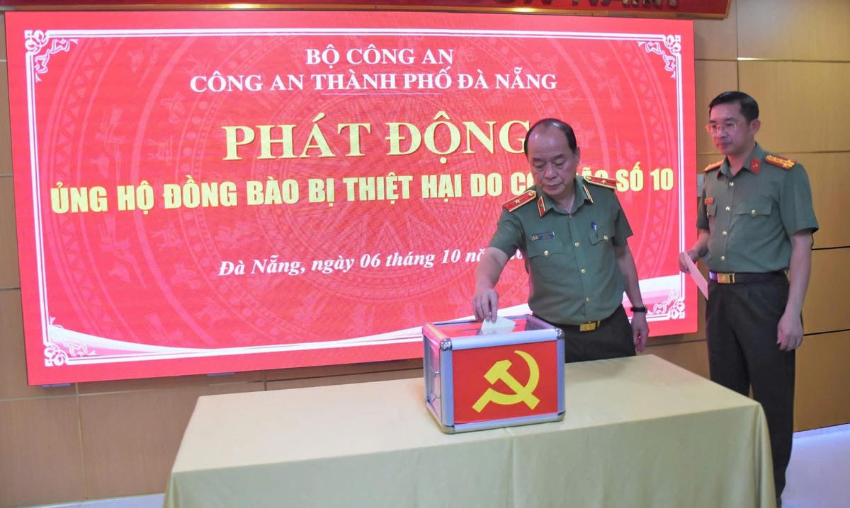 Thiếu tướng Nguyễn Hữu Hợp phát động quyên góp ủng hộ đồng bào các tỉnh
bị ảnh hưởng nặng bão số 10.