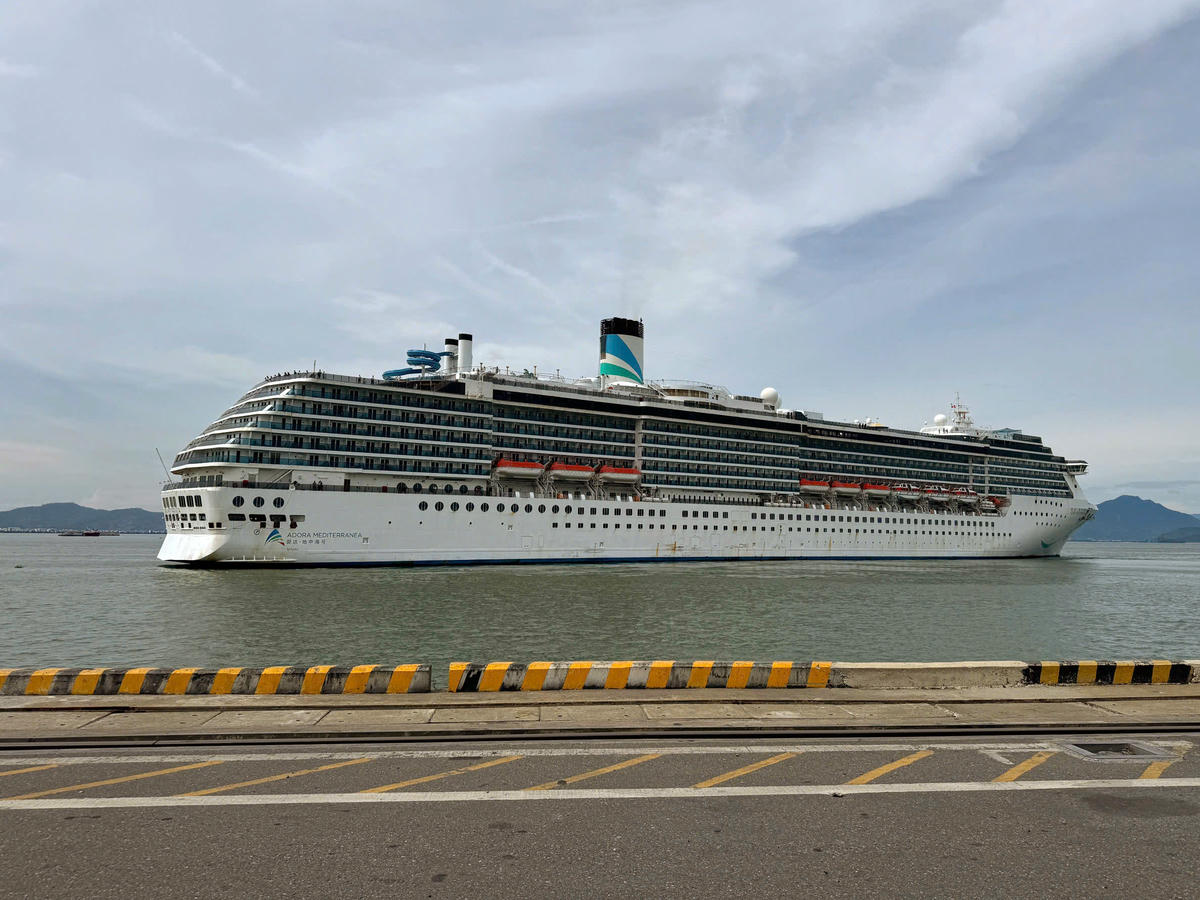 Tàu du lịch biển Adora Mediterranea (từ Quảng Châu, Trung Quốc) cập Cảng Tiên Sa . Ảnh: Nguyễn Tú