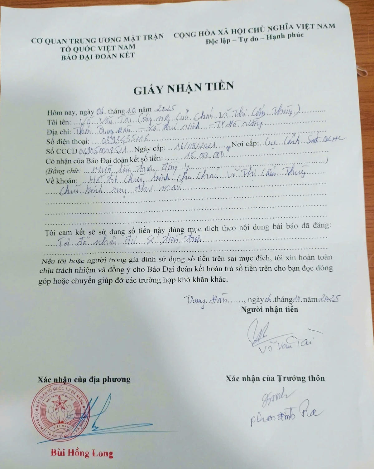 Giấy nhận số tiền 15 triệu đồng của người thân gia đình cháu Võ Thị Cẩm Thùy và xác nhận của chính quyền xã Phú Ninh cùng . Ảnh: Nguyến Tín.