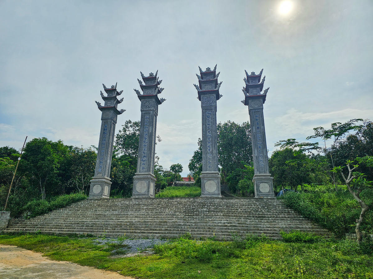 Chùa được xây dựng từ thời Trần, vào khoảng thế kỷ XIII, ban đầu có tên là chùa Chu. Công chúa Trần Chu Huyền cùng nhà Lang vùng Mường Chếnh đã cho dựng ngôi chùa này để thờ Phật và tri ân cộng đồng địa phương. Ảnh: Đình Minh