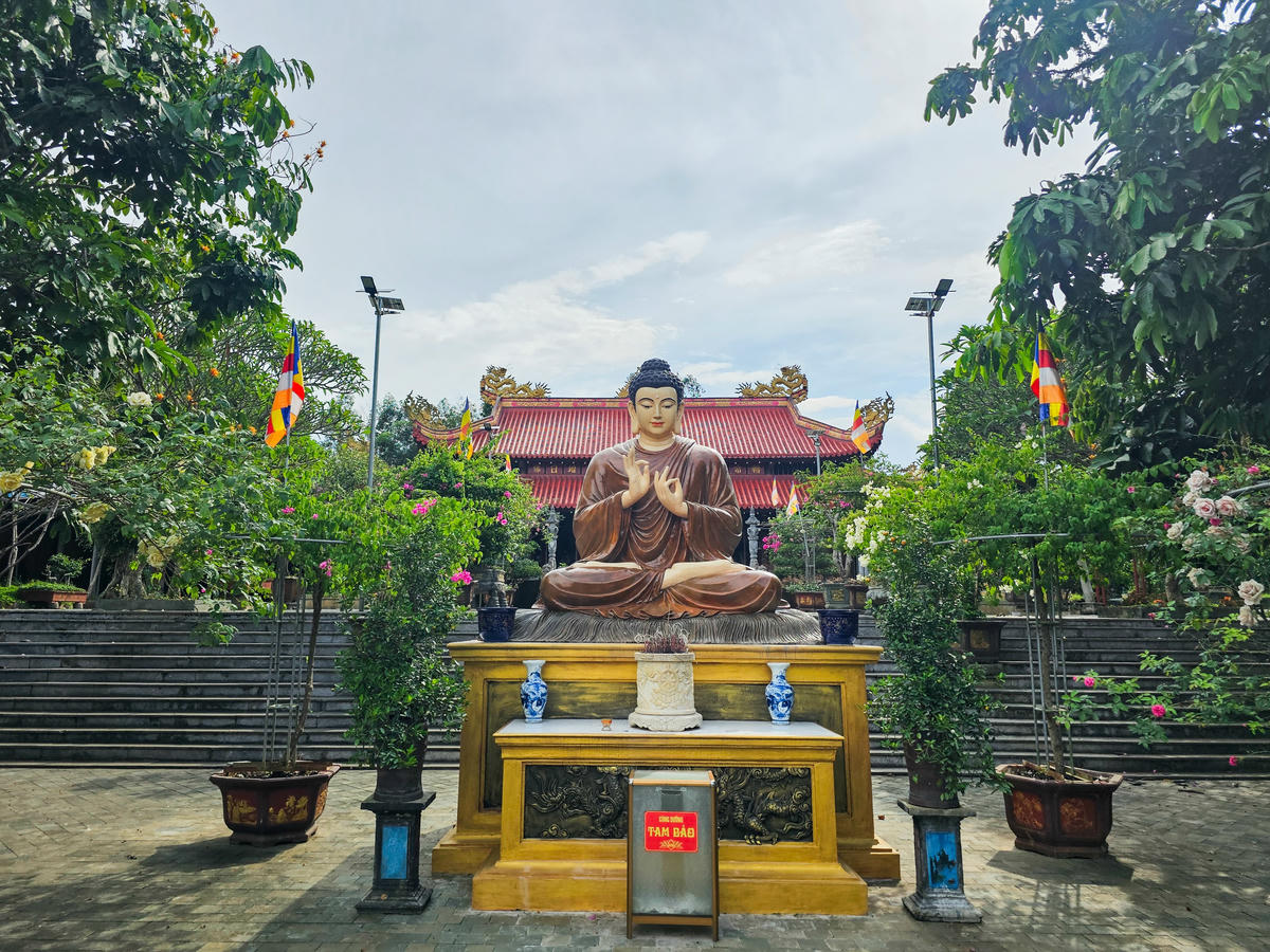 Trải qua nhiều thế kỷ, chùa Mèo không chỉ là nơi sinh hoạt tín ngưỡng mà còn gắn liền với nhiều truyền thuyết lịch sử đặc sắc, trong đó nổi bật nhất là câu chuyện 'Miêu thần cứu chúa'. Ảnh: Đình Minh