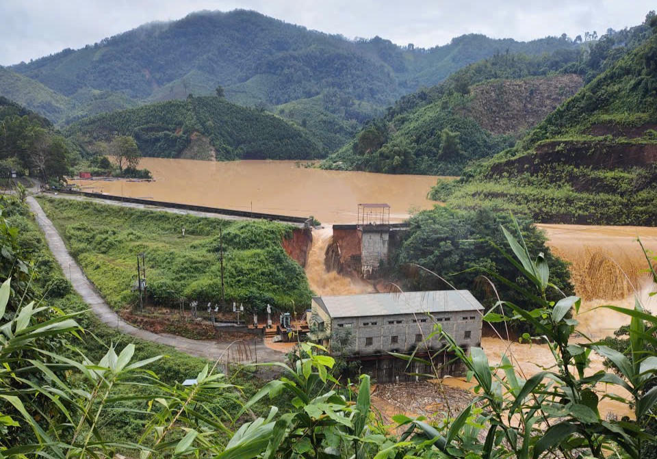 Đập thuỷ điện Bắc Khê 1 (xã Tân Tiến, Lạng Sơn) đã bị vỡ. Ảnh: NDCC