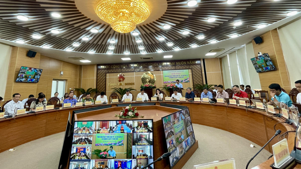 Tỉnh Tây Ninh họp báo cung cấp tình hình kinh tế xã hội trên địa bàn. Ảnh: Đ.Xá.