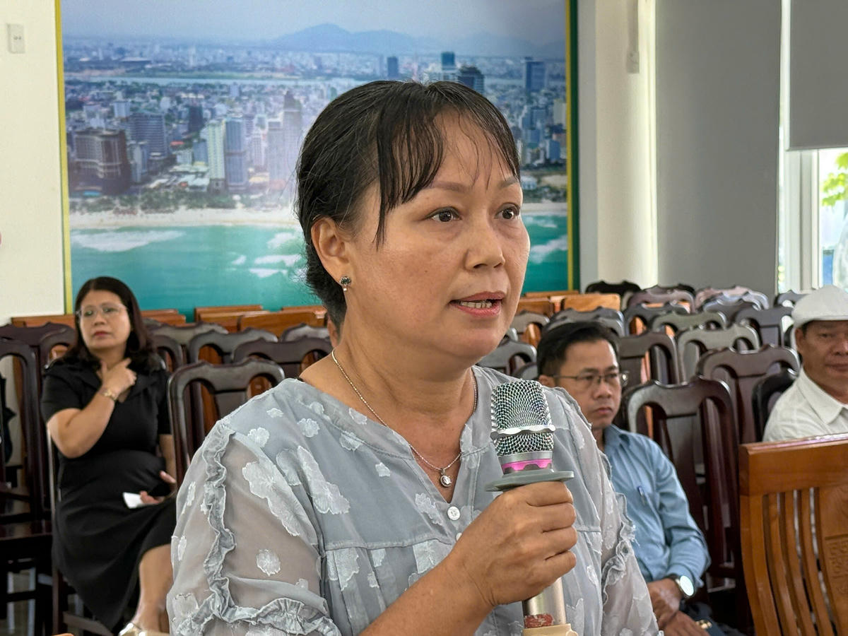 Cử tri Đặng Thị Anh Phi. Ảnh: Nguyễn Tú.