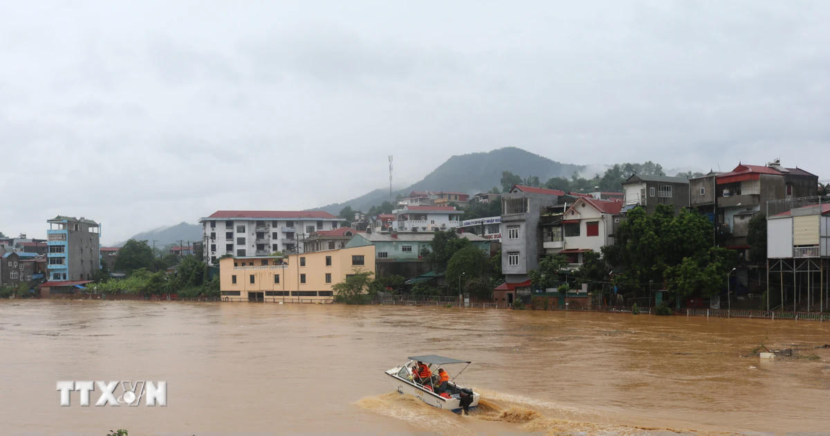 Nước lũ dâng cao trên sông Hiến. (Ảnh: Chu Hiệu/TTXVN.)