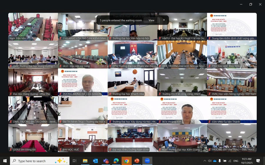 Hội nghị tổ chức theo hình thức trực tiếp kết hợp trực tuyến.