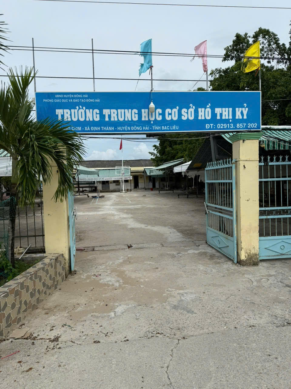 Hiệu trưởng Trường THCS Hồ Thị Kỷ bỏ ngoài sổ sách kế toán hơn 2,9 tỉ đồng từ tiền cho thuê căn tin, nhà xe. Ảnh: Nguyên Du