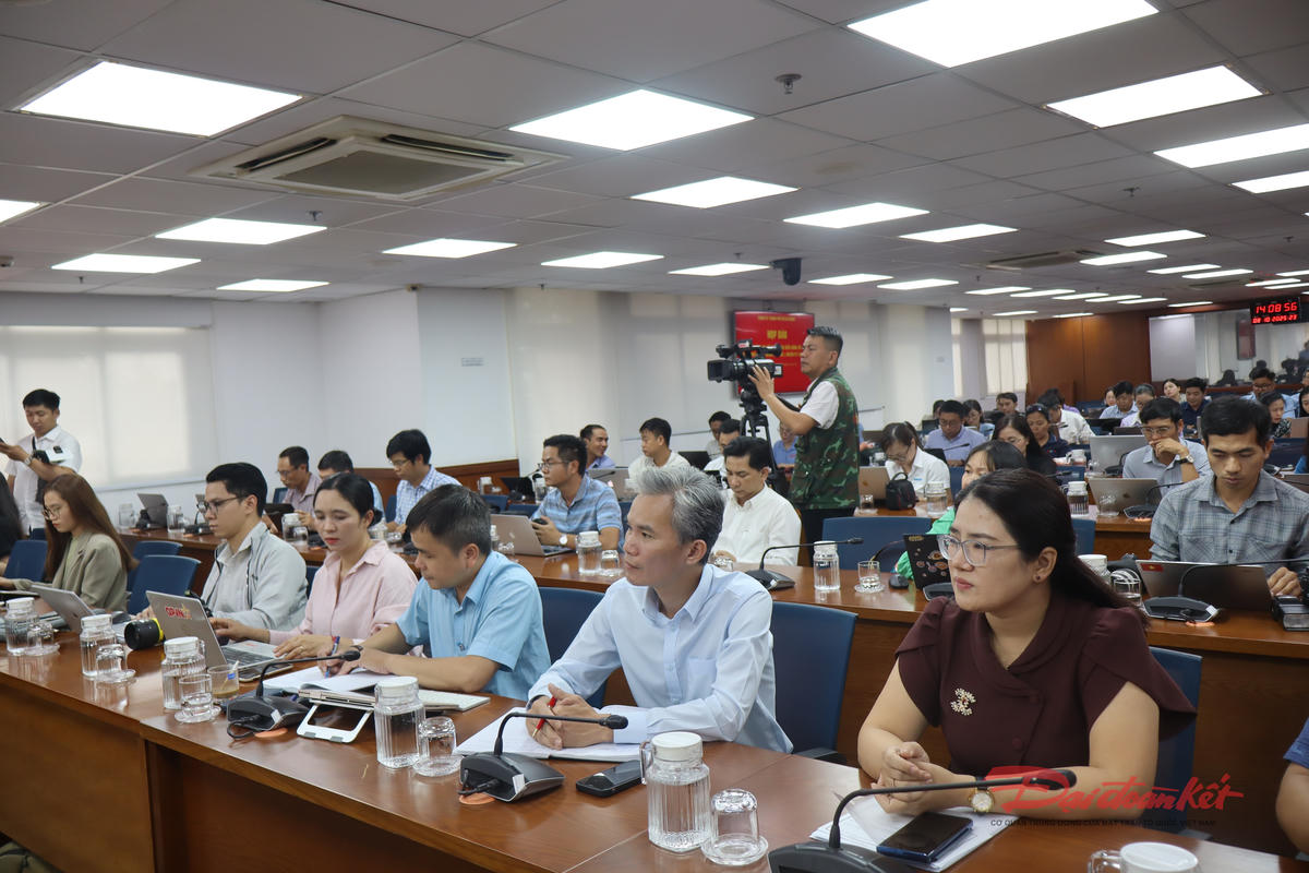 Đại diện các nhà báo, phóng viên báo chí TP Hồ Chí Minh và báo, đài trung ương tham dự buổi họp báo. Ảnh: Hồng Phúc.