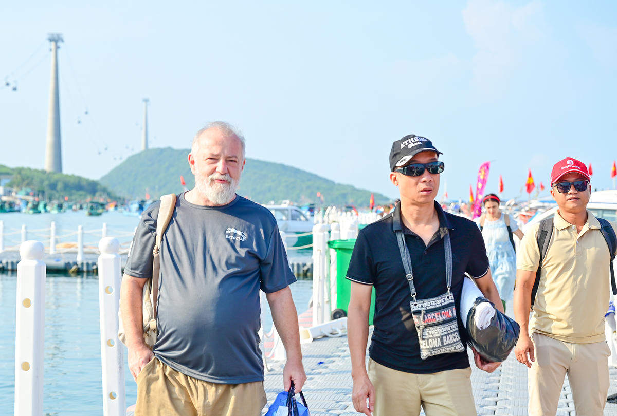 Khách quốc tế tại Phú Quốc. Ảnh Nguyễn Minh.&nbsp;