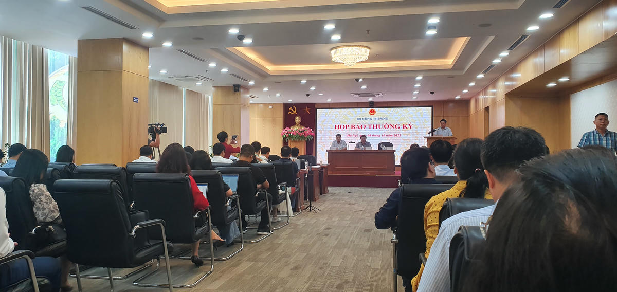 Kim ngạch xuất nhập khẩu hàng hóa năm 2025 có thể đạt 900 tỷ USD