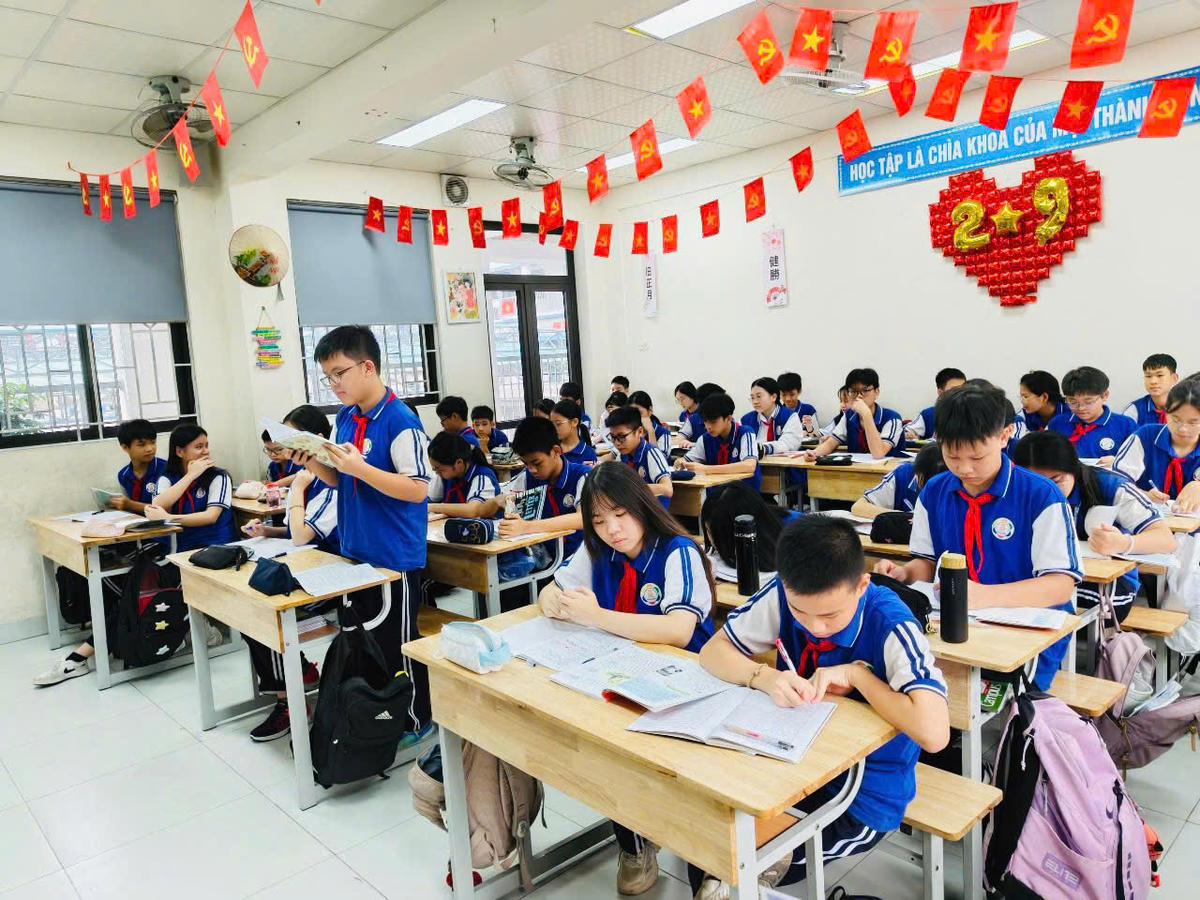 Học sinh Hà Nội đã trở lại học trực tiếp bình thường sau ảnh hưởng của hoàn lưu bão. Ảnh: Q.A.