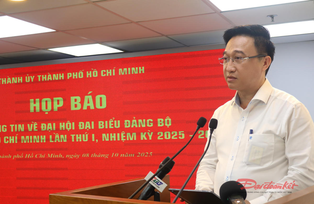 Ông Đặng Minh Thông - Phó Bí thư Thành ủy TP Hồ Chí Minh phát biểu tại buổi họp báo. Ảnh: Hồng Phúc.