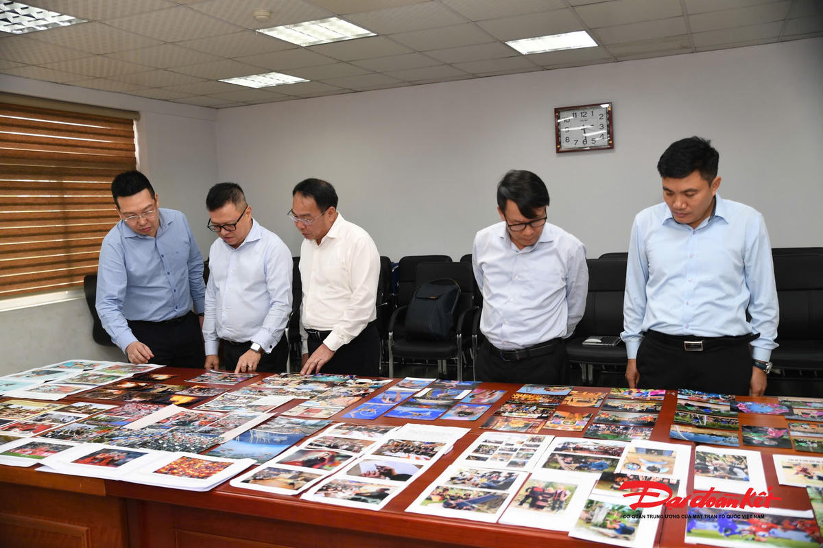 Công tác chấm Vòng chung khảo diễn ra nghiêm túc. Ảnh: Phạm Sỹ.