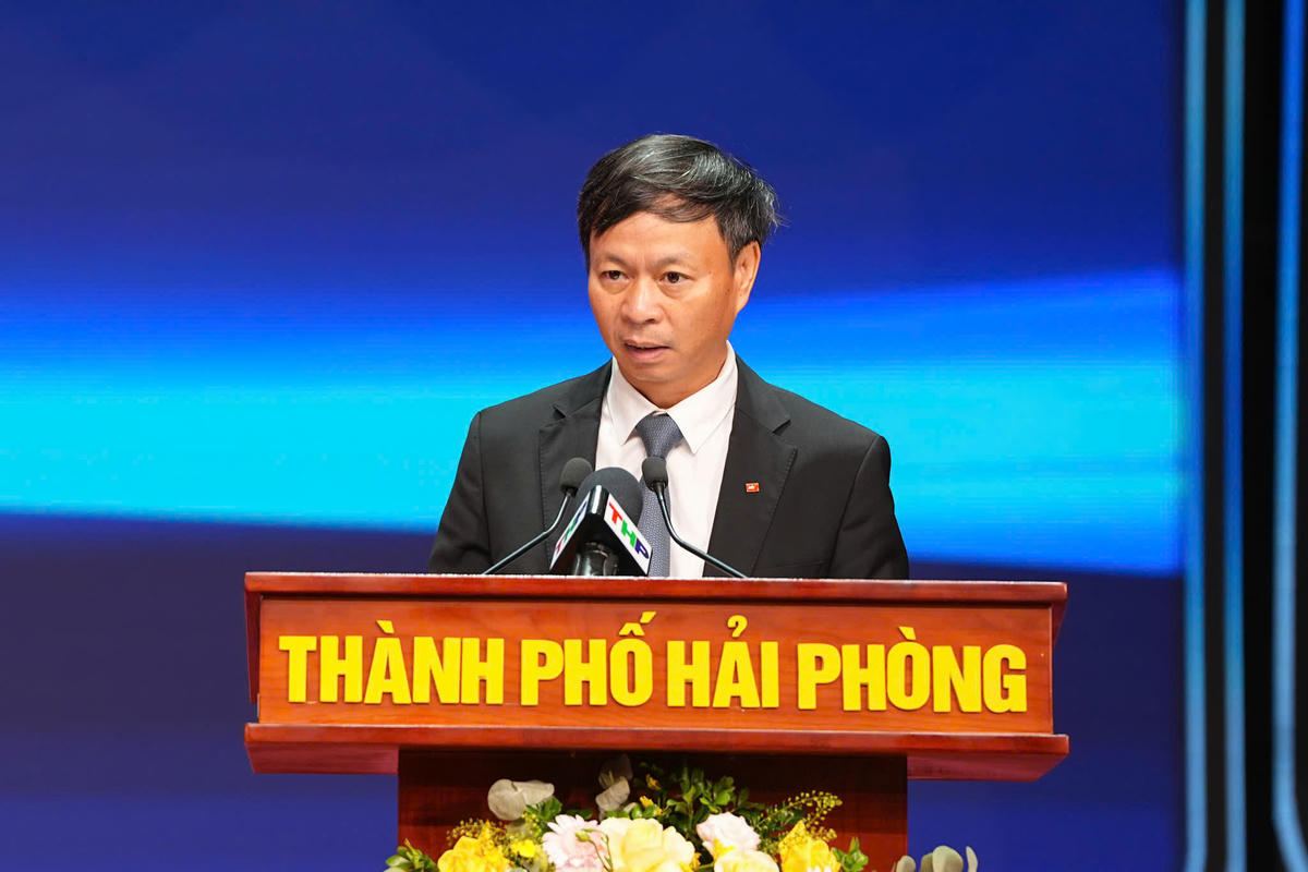 Thứ trưởng Bộ Khoa học và Công nghệ Hoàng Minh phát biểu tại lễ khai mạc. Ảnh: ĐT. 