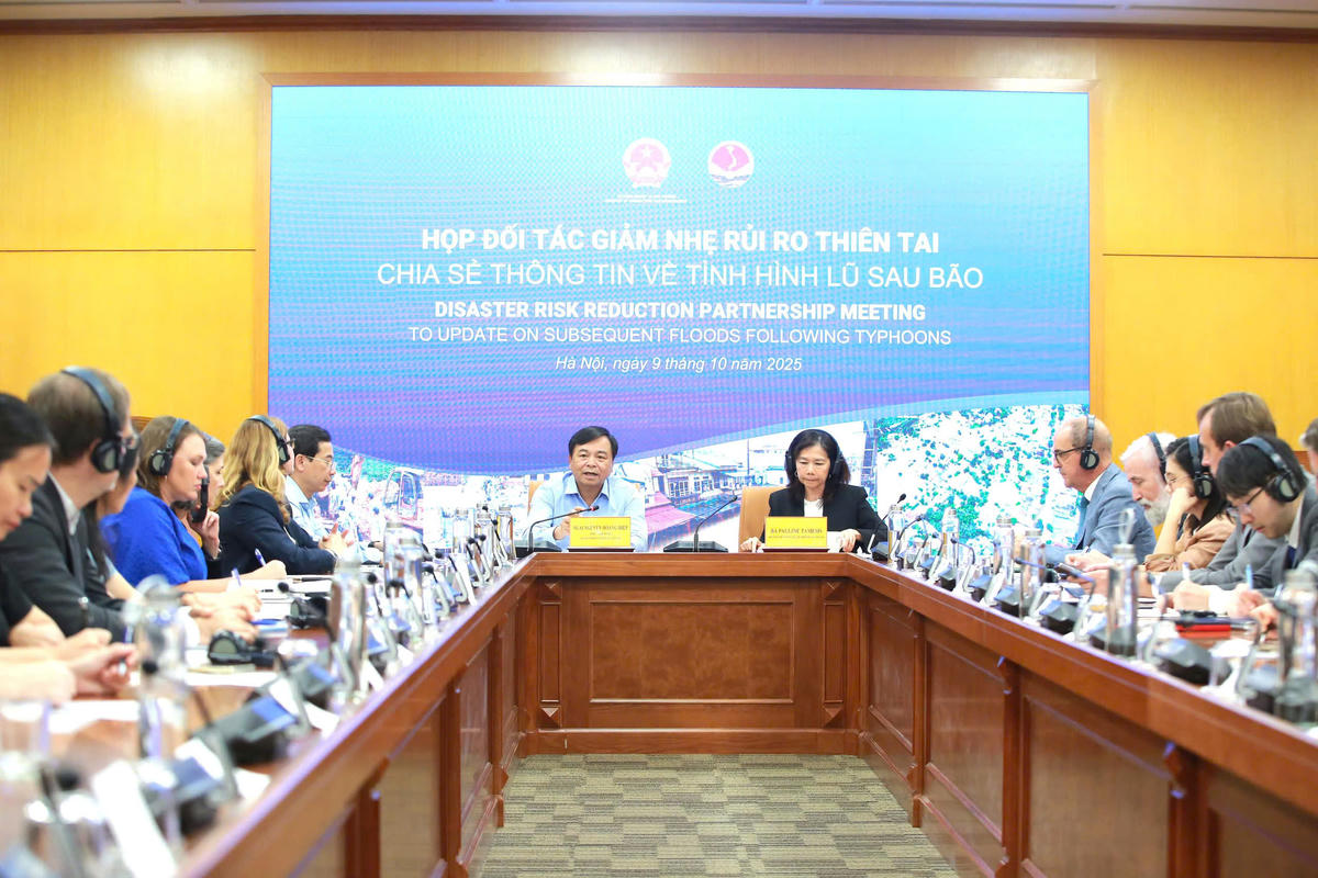 Tăng cường hỗ trợ khẩn cấp người dân vùng lũ