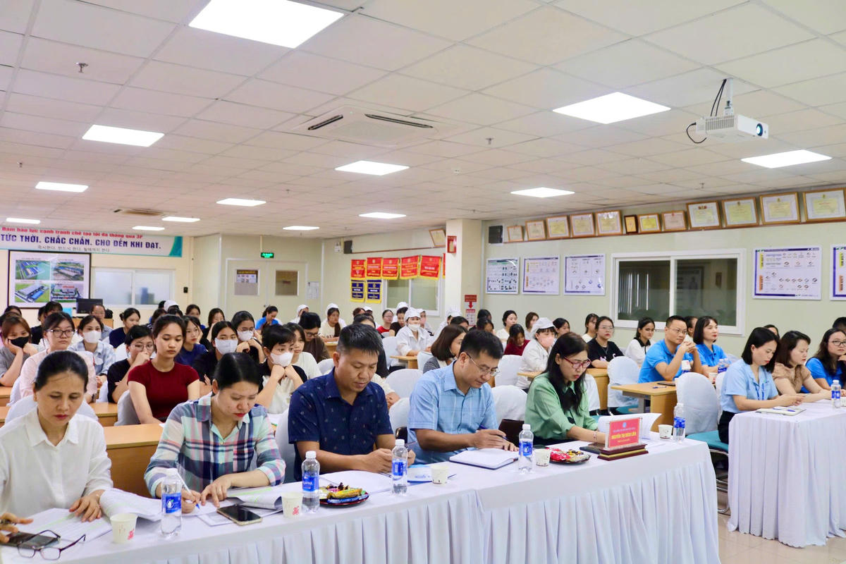 Hội nghị đối thoại với doanh nghiệp về chính sách BHXH. Ảnh: Thế Hưng.