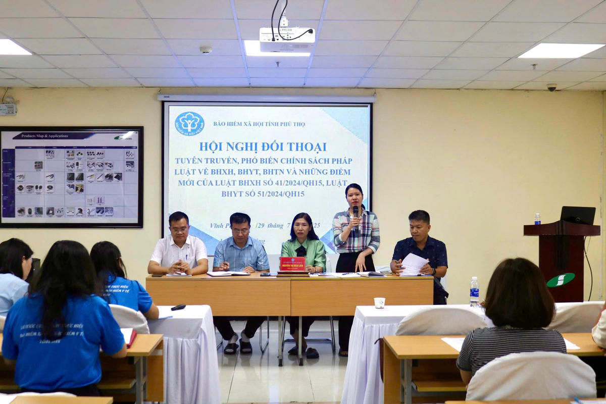 BHXH tỉnh Phú Thọ thường xuyên tổ chức hội nghị đối thoại với doanh nghiệp về chính sách BHXH. Ảnh: Thế Hưng