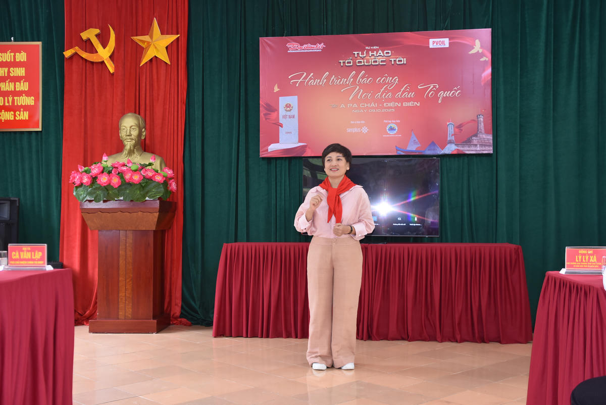 Bà Phan Minh Thu - Phó Trưởng Ban Thường trực Ban Tổ chức Chương trình, Chủ tịch HĐQT Công ty Cổ phần Sen Cộng&nbsp; phát động Cuộc thi “Viết tiếp câu chuyện Tự hào năm 2025” . Ảnh: Đ.S.