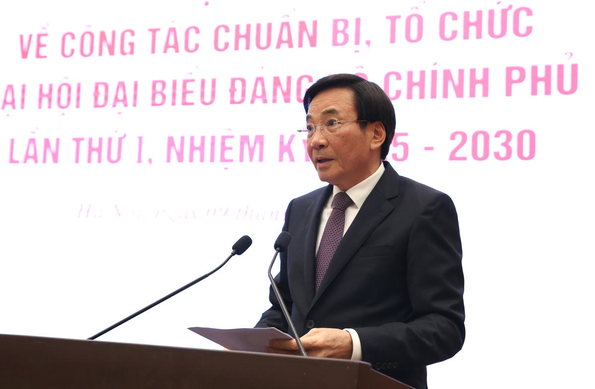 Bộ trưởng, Chủ nhiệm Văn phòng Chính phủ Trần Văn Sơn, Người phát ngôn của Chính phủ, thông báo những nội dung chủ yếu về công tác chuẩn bị, tổ chức Đại hội.&nbsp; Ảnh: Nguyễn Hoàng.