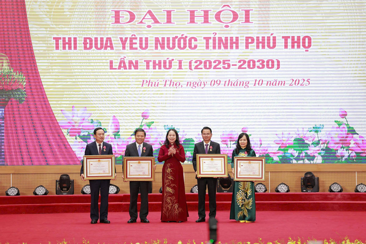 Phú Thọ: Trao vòng nguyệt quế vinh danh 210 điển hình tiên tiến trong phong trào thi đua yêu nước
