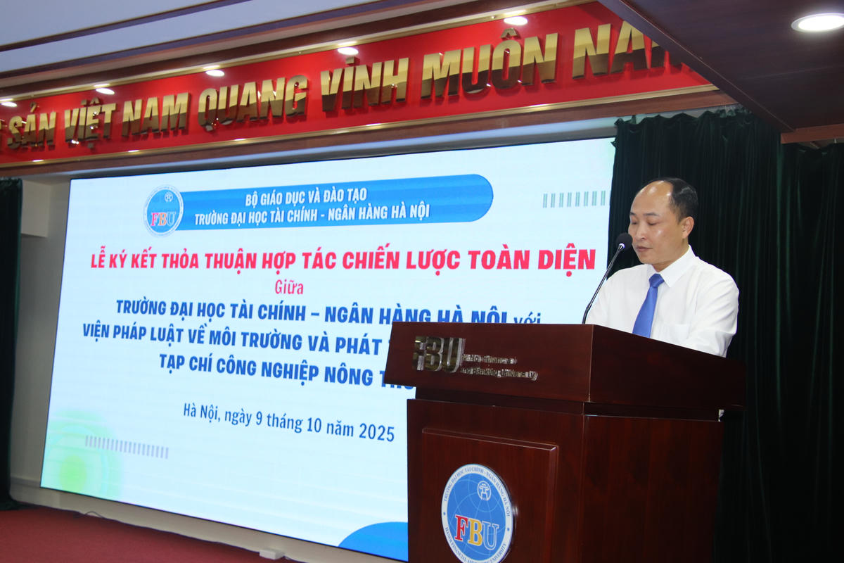 TS Nguyễn Việt Dũng phát biểu tại buổi lễ.