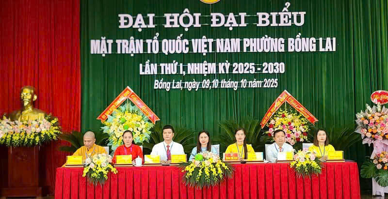 Đoàn chủ tịch điều hành Đại hội.