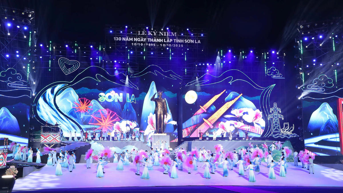 Nhiều tiết mục văn nghệ đặc sắc, đậm đà nét văn hóa dân tộc. Ảnh: P. Hoài