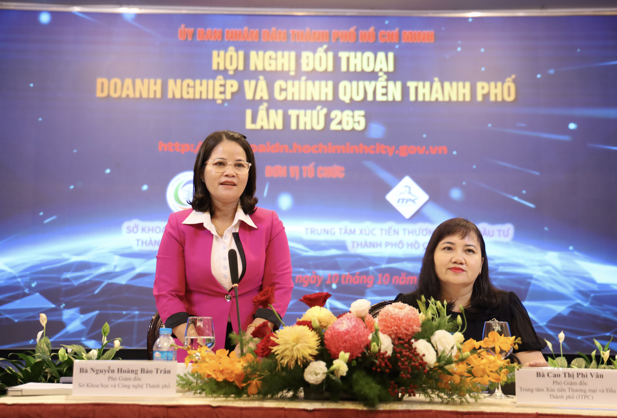 Bà Nguyễn Hoàng Bảo Trân - Phó Giám đốc Sở KH&amp;CN TP Hồ Chí Minh phát biểu tại buổi đối thoại với doanh nghiệp. Ảnh: P.Q