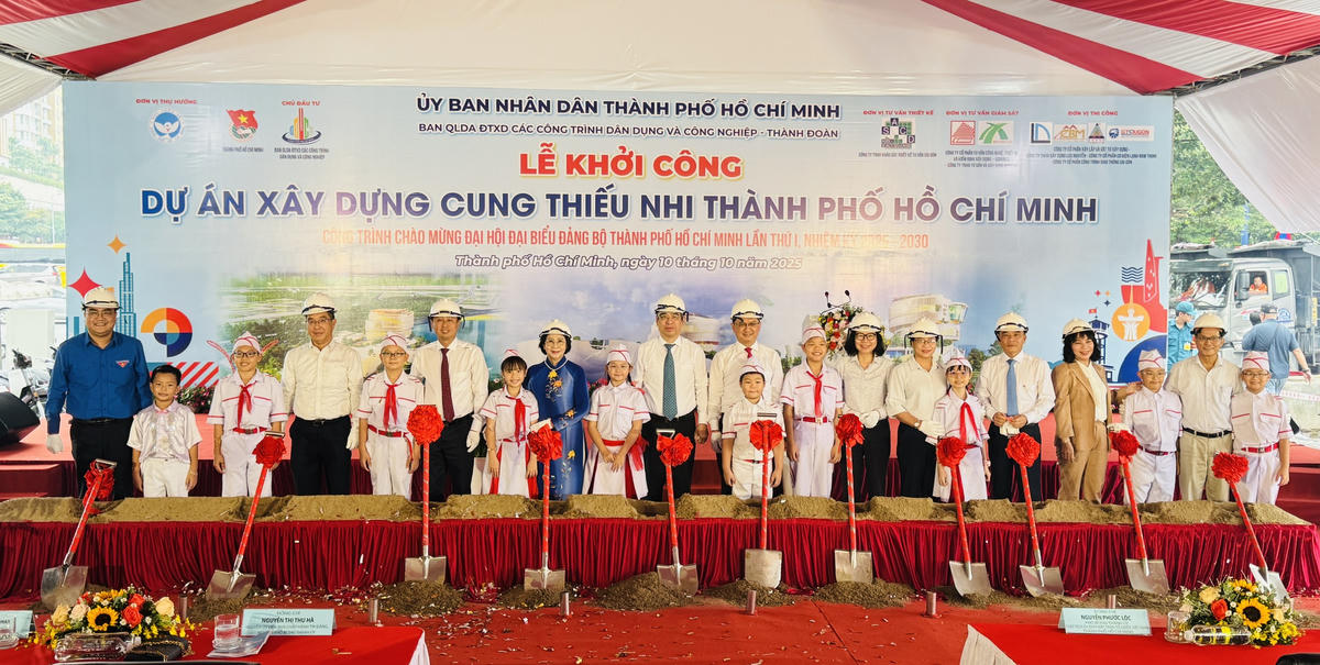 Quang cảnh lễ khởi công công trình. Ảnh: H.Phúc.